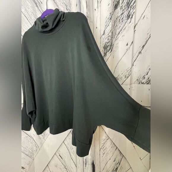 Made in Italy Black Oversized Turtleneck Top - Picture 2 of 5